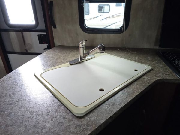 2015 Winnebago Minnie 2201DS - Image 18