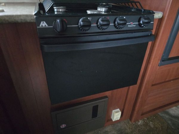 2015 Winnebago Minnie 2201DS - Image 19