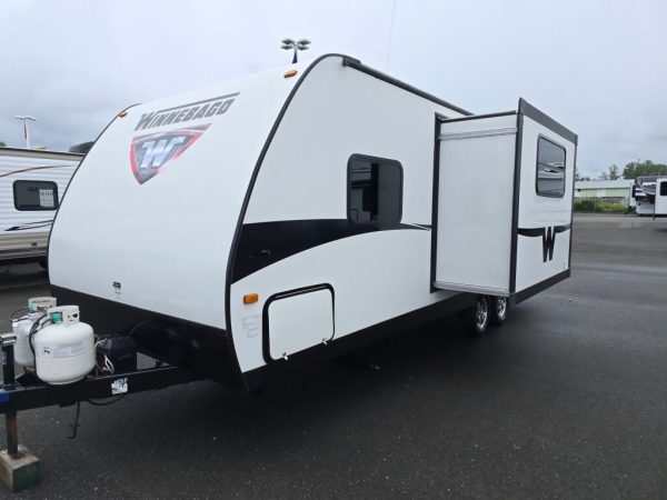 2015 Winnebago Minnie 2201DS - Image 3