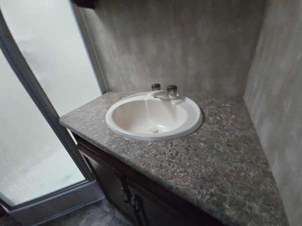 2015 Winnebago Minnie 2201DS - Image 24