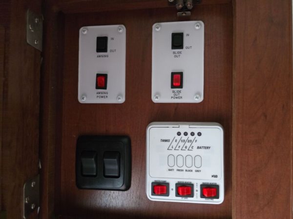 2015 Winnebago Minnie 2201DS - Image 29