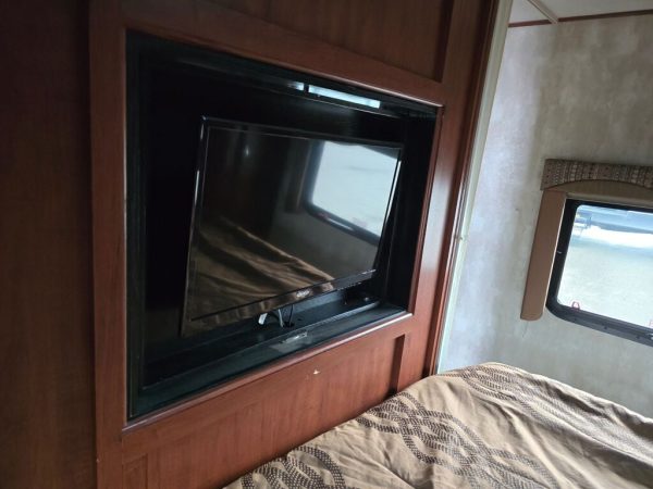 2015 Winnebago Minnie 2201DS - Image 30