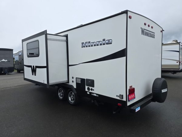 2015 Winnebago Minnie 2201DS - Image 5