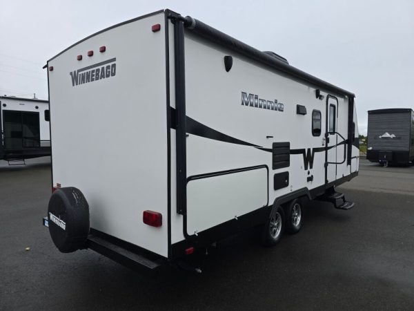 2015 Winnebago Minnie 2201DS - Image 7