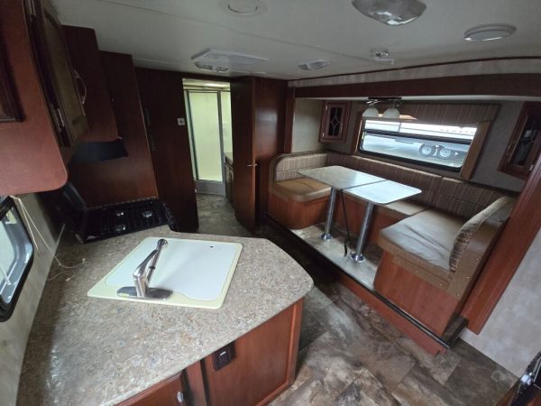 2015 Winnebago Minnie 2201DS - Image 9
