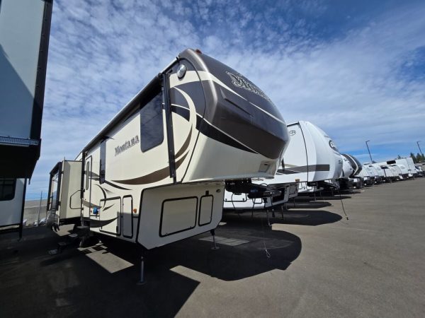 2016 Keystone Montana LEGACY 3160RL - Image 2