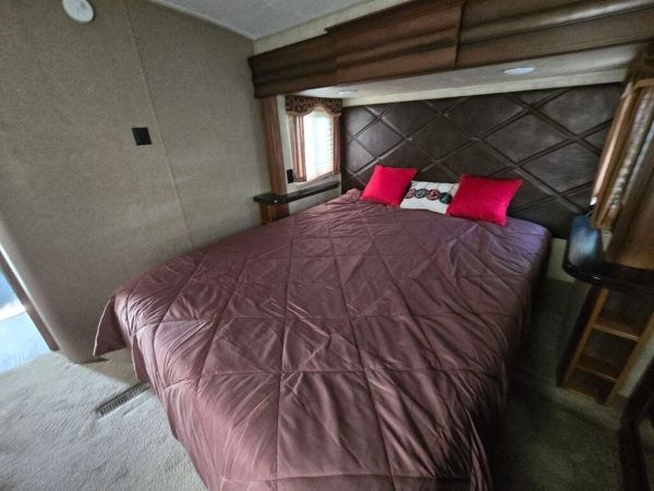 2016 Keystone Montana LEGACY 3160RL - Image 12