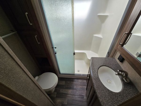 2016 Keystone Montana LEGACY 3160RL - Image 14
