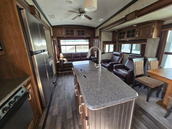 2016 Keystone Montana LEGACY 3160RL - Image 6