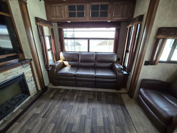 2016 Keystone Montana LEGACY 3160RL - Image 8