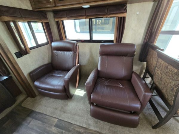 2016 Keystone Montana LEGACY 3160RL - Image 10