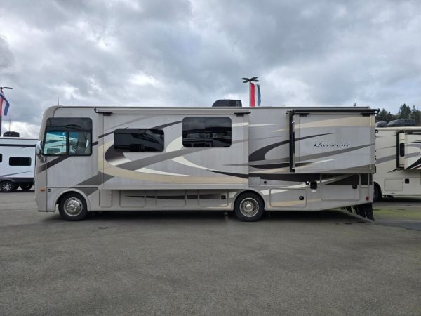 2016 Thor Motor Coach Hurricane 31S - Image 2