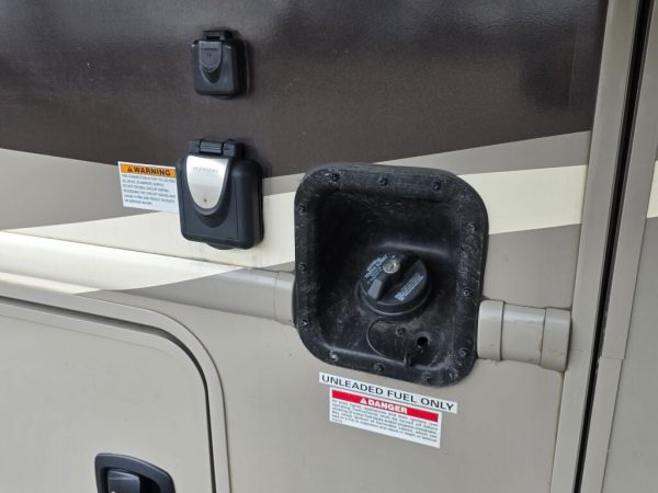 2016 Thor Motor Coach Hurricane 31S - Image 12