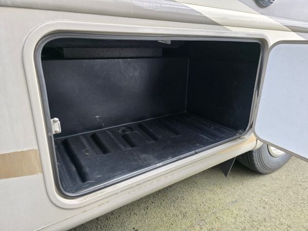 2016 Thor Motor Coach Hurricane 31S - Image 14
