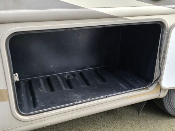 2016 Thor Motor Coach Hurricane 31S - Image 16