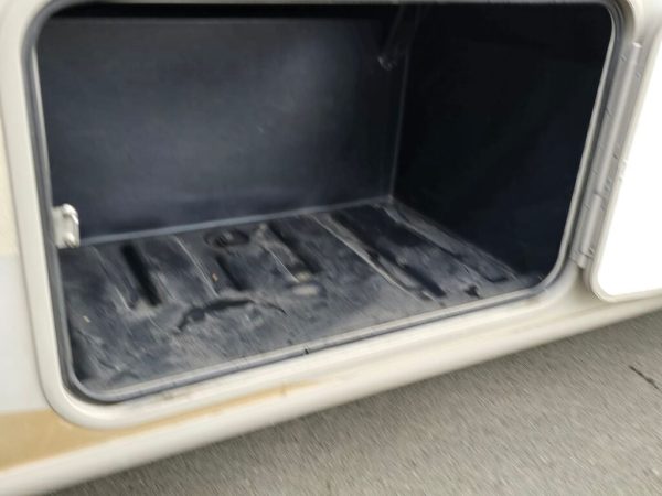 2016 Thor Motor Coach Hurricane 31S - Image 17