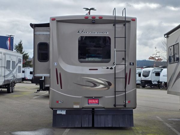 2016 Thor Motor Coach Hurricane 31S - Image 3