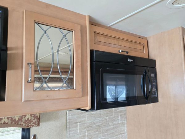 2016 Thor Motor Coach Hurricane 31S - Image 24