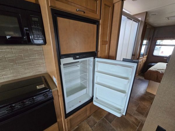 2016 Thor Motor Coach Hurricane 31S - Image 25