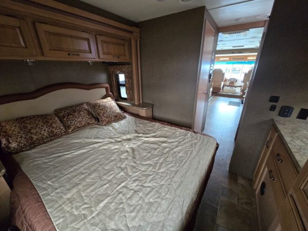 2016 Thor Motor Coach Hurricane 31S - Image 32