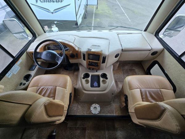 2016 Thor Motor Coach Hurricane 31S - Image 35