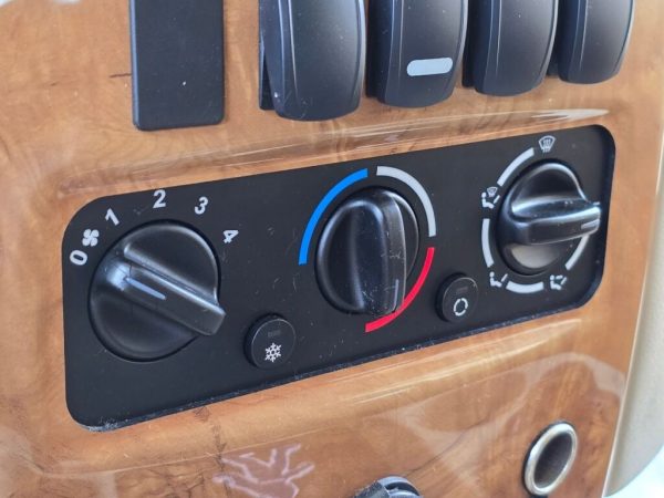2016 Thor Motor Coach Hurricane 31S - Image 40