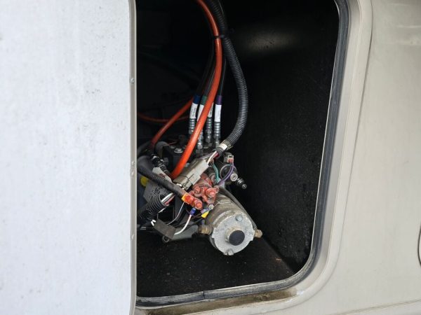 2016 Thor Motor Coach Hurricane 31S - Image 9