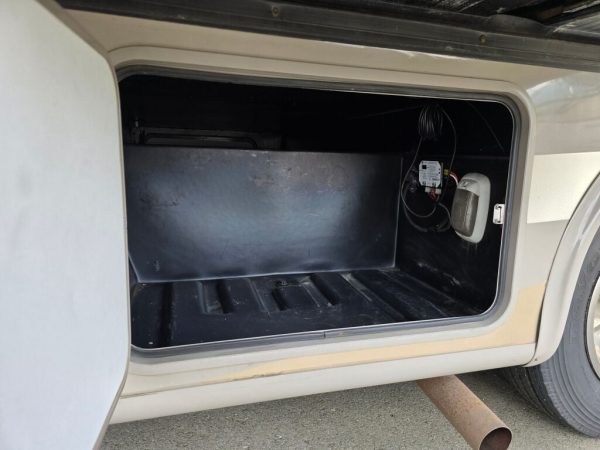 2016 Thor Motor Coach Hurricane 31S - Image 10