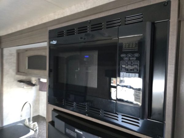 2016 Winnebago Winnie Drop 170S - Image 11