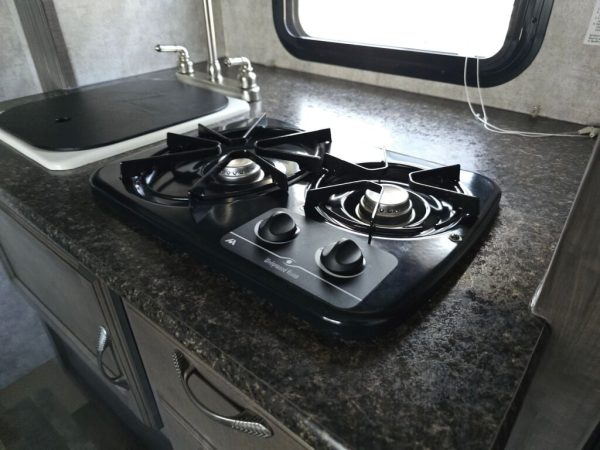 2016 Winnebago Winnie Drop 170S - Image 12