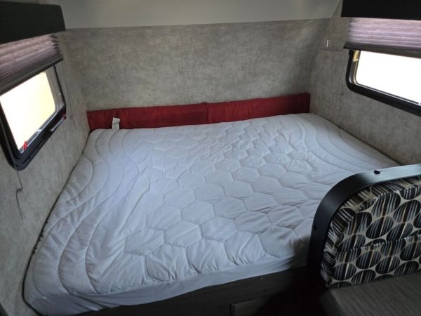 2016 Winnebago Winnie Drop 170S - Image 15