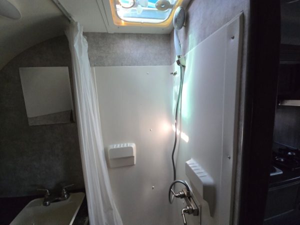 2016 Winnebago Winnie Drop 170S - Image 20
