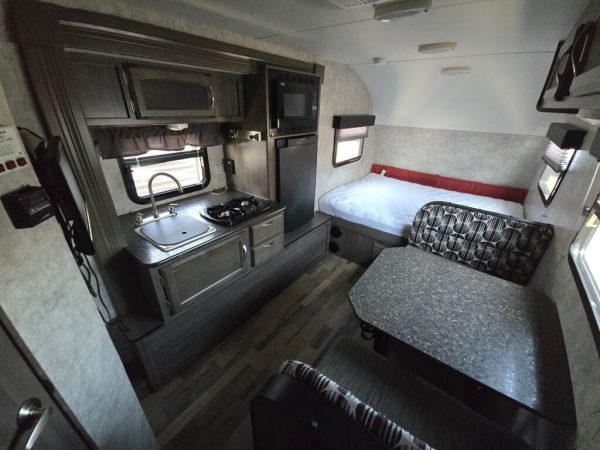 2016 Winnebago Winnie Drop 170S - Image 7