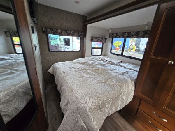 2017 Forest River Sunseeker 2400W MBS - Image 9