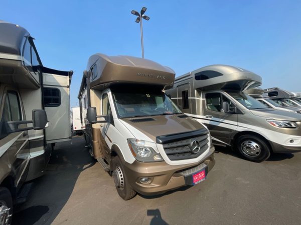 2017 Itasca Navion 24V - Image 2