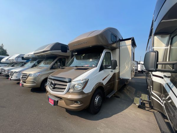 2017 Itasca Navion 24V - Image 14