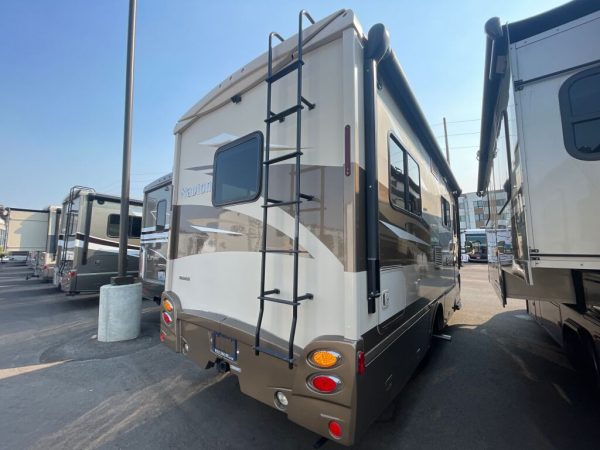 2017 Itasca Navion 24V - Image 3