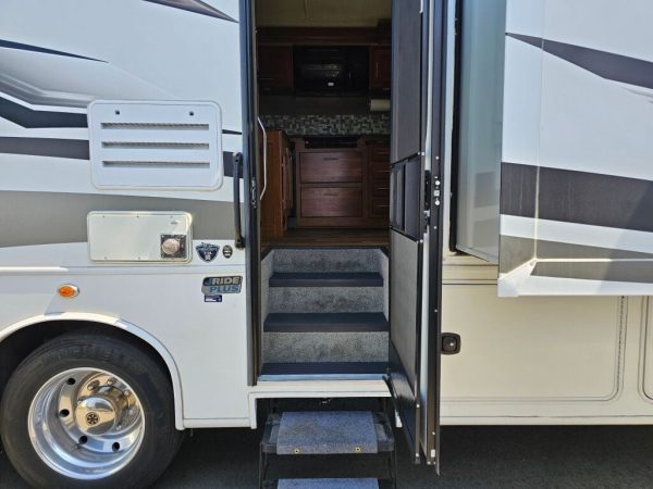 2017 Jayco Precept 31UL - Image 13