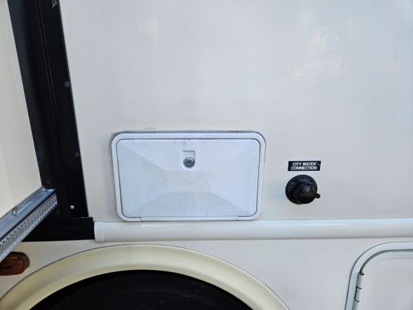 2017 Thor Motor Coach Hurricane 31S - Image 12