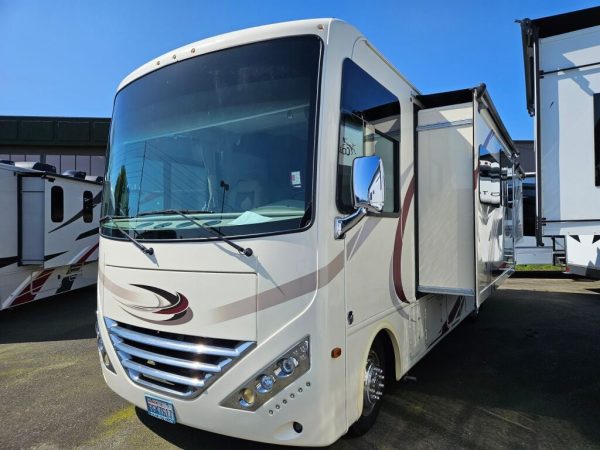 2017 Thor Motor Coach Hurricane 31S - Image 3