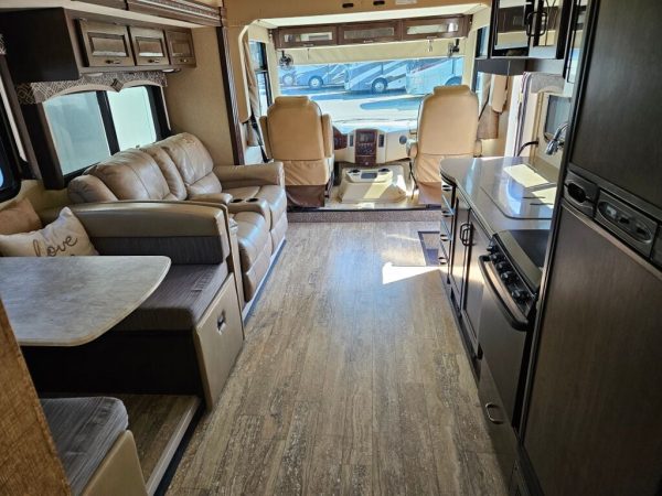 2017 Thor Motor Coach Hurricane 31S - Image 22