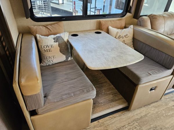 2017 Thor Motor Coach Hurricane 31S - Image 23