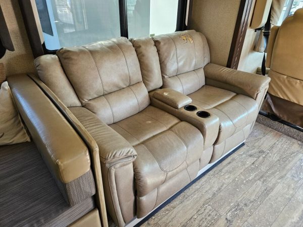 2017 Thor Motor Coach Hurricane 31S - Image 24