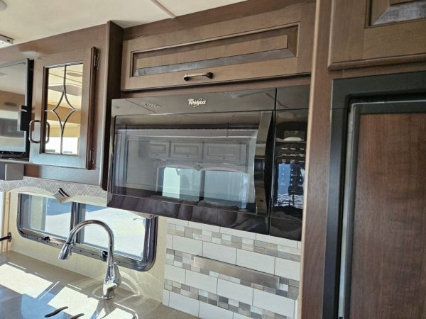 2017 Thor Motor Coach Hurricane 31S - Image 26