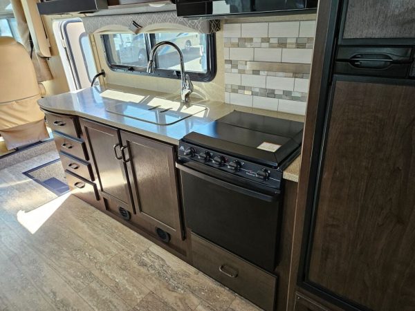 2017 Thor Motor Coach Hurricane 31S - Image 27