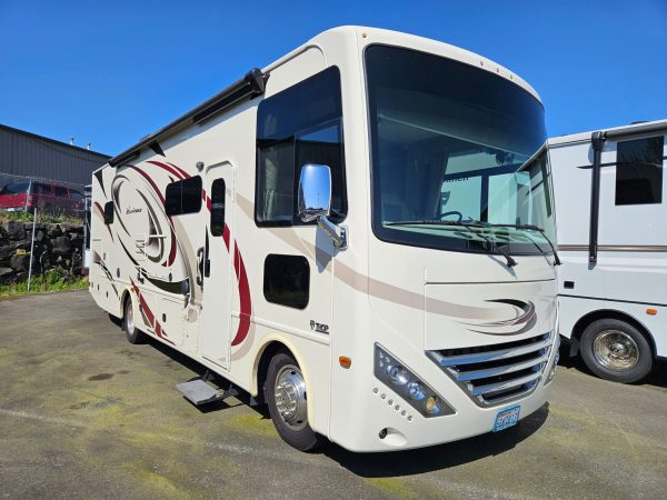 2017 Thor Motor Coach Hurricane 31S - Image 29