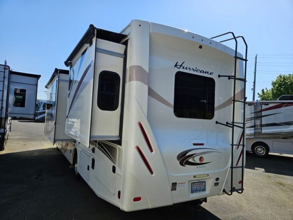 2017 Thor Motor Coach Hurricane 31S - Image 4