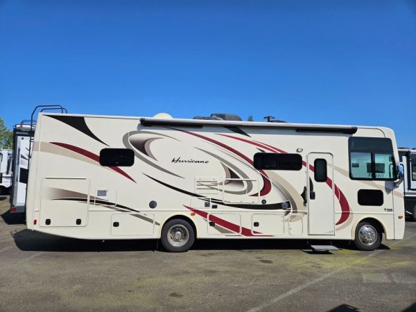 2017 Thor Motor Coach Hurricane 31S - Image 7