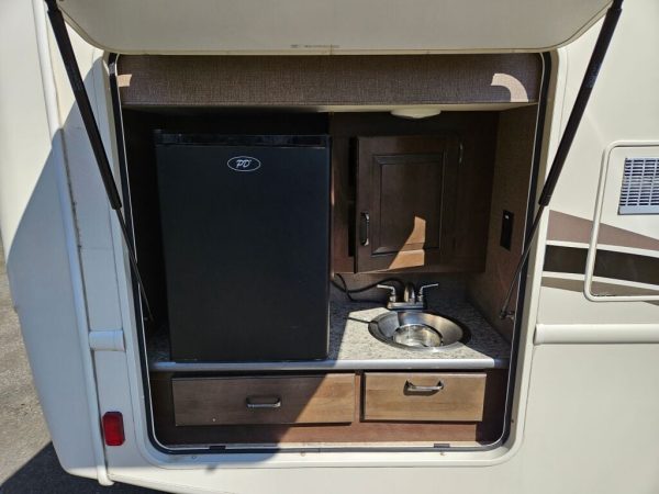 2017 Thor Motor Coach Hurricane 31S - Image 10
