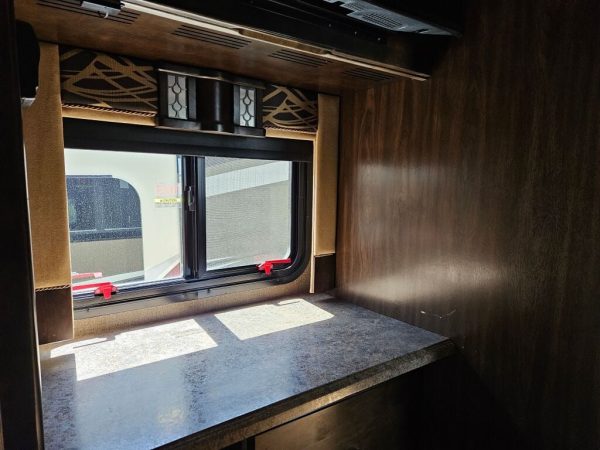 2017 Tiffin Motorhomes Allegro 36LA - Image 14